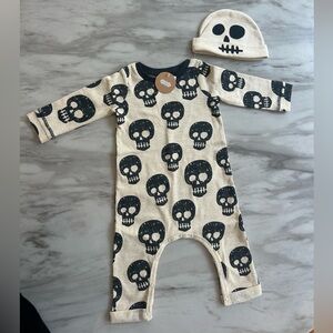 Mud Pie Cream and Black Skull Footies6-9M  NWT
